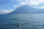 Mergulho no lago Atitlán em San Marcos, na Guatemala